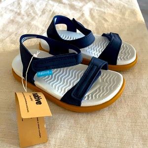 BRAND NEW kids size C7 native sandals